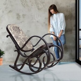 Houpací dřevěné křeslo moření ořech