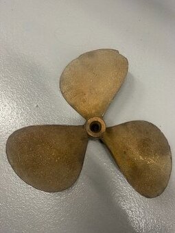 Lodní šroub bronzový VOLVO PENTA 16 x 13