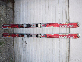 Málo jeté carvingové lyže 168 cm Blizzard, bezvadný stav, oč