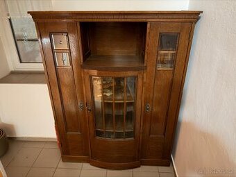Starožitná vitrína ze zámku