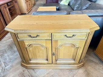 947 Komoda rustikální 2-řadá frézovaná masiv dub