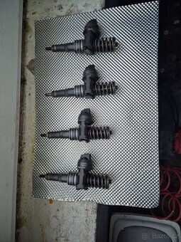 VW Golf 5 1.9 TDI BLS vstřikovače - 1