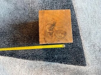 Starožitný dřevěný podstavec