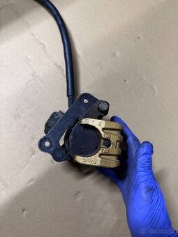 Zadní brzdový třmen na Kawasaki ZX10R 2004-2005