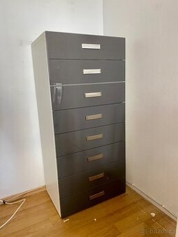 Skříňka s šuplíky