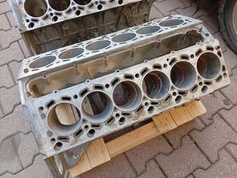 V12 blok - Top Gear stolek, BMW M70 E32 750iL, E31 850i