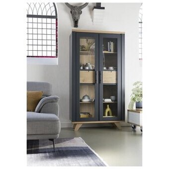 Prostorná vitrína JARDIN – moderní skandinávský styl