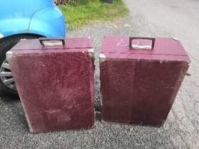 Dva kufry nebo truhly