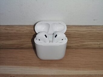 Bezdrátová sluchátka Apple AirPods 2