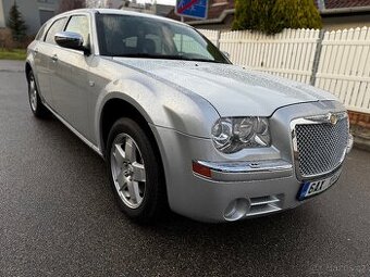 Chrysler 300C 5.7 hemi 250kw - 340PS 4x4 - touring, 2005