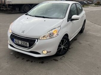Peugeot 208 ve velmi dobrém stavu, najeto 46 013 km,interiér