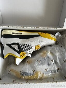 Jordan 4 retro vivid sulfur