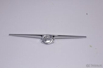 Škoda 1000MB - lišta kapoty pod nápisem "ŠKODA" nový chrom