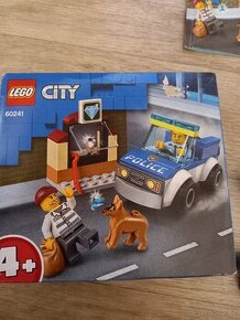 Lego City 60241 Policejní oddělení se psem