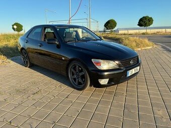 Lexus IS 200