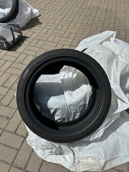 Gumy Superia - 2x 225/40 R19 93Y - 95%
