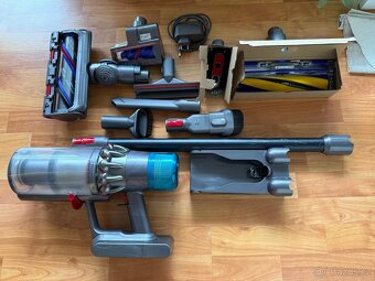 Dyson V15 Detect Total Clean, v záruce