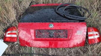 FABIA 5.DVEŘE, světla, kompletní včetně KLÍČE,STAV PERFEKTNÍ