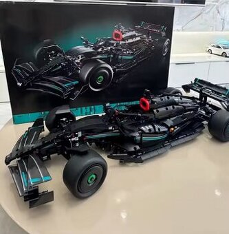 Stavebnice Technic Mercedes-AMG F1 W14 E (náhrada)