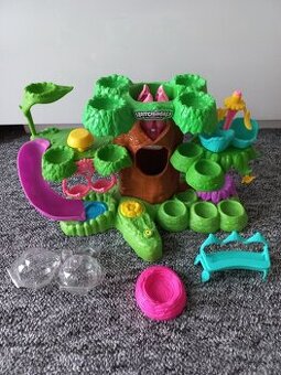 Hatchimals školka - strom