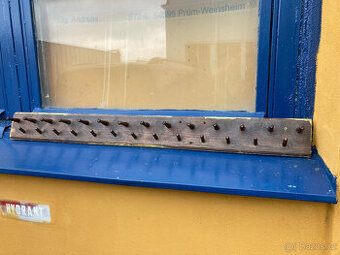 Věšák dřevěný nástěnný starožitný za 400 kč - 1