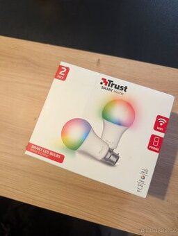 Chytrá žárovka Trust Smart WiFi LED bulb B22 white & colour