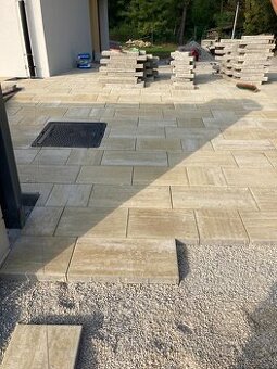 Pokládka zámkové dlažby na klíč