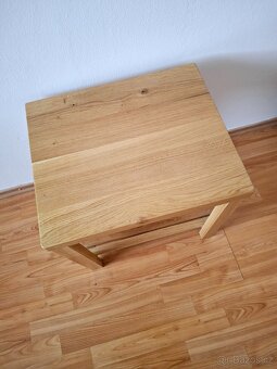 Stolek masivní dub