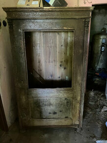 Starožitná skříň