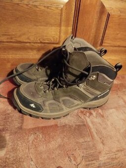 Kotníkové boty botasky Quechua 44