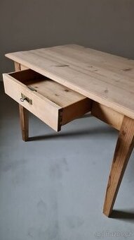 Starožitný smrkový jídelní stůl