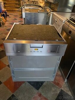 Kvalitní vestavná myčka zn. Miele