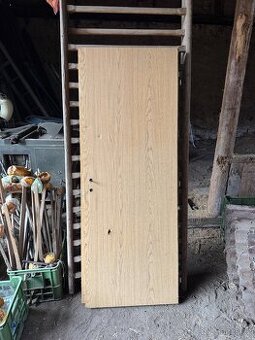 Prodám poškozené dveře