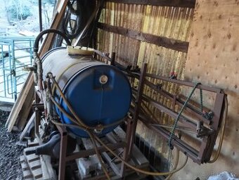 Postřikovač za traktor.