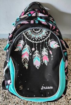 Pěkný dívčí batoh