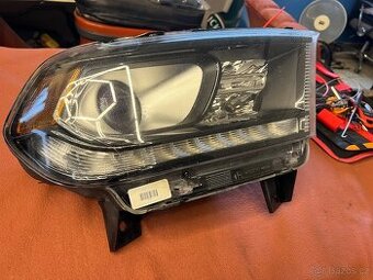 Dodge Durango 2018 pravý přední xenon OEM