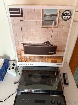 Victrola The Eastwood Signature VTA-73