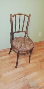 90 let stará židle od zn. THONET