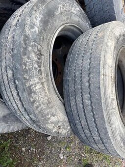 Pneu 215 / 75 R 22,5
