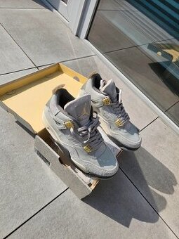 AIR JORDAN