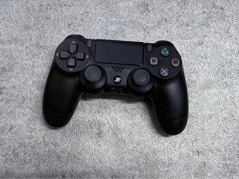 - PS4 Sony ovladač -