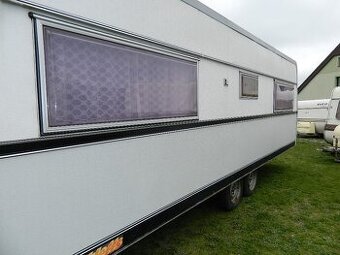 Velký dvouosý karavan Dethleffs