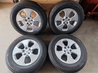 ALU disky 5x114.3 R17 Toyota RAV4 originál + pneu