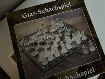 Skleněné šachy