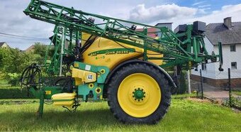 postřikovač John Deere 840