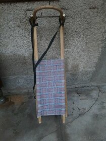 Prodám sáňky.