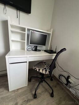 IKEA psací stůl Micke s nástavcem a dětskou židlí