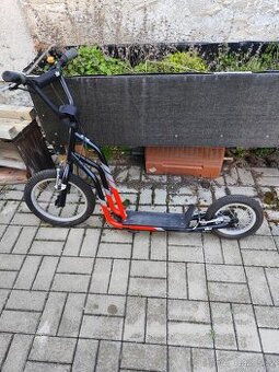 Koloběžka značky Yedoo City
