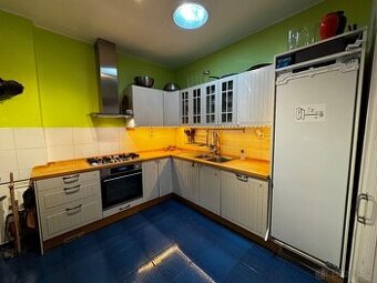 Kuchyně IKEA + myčka, plynová varná deska a digestoř