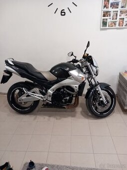 Suzuki gsr 600